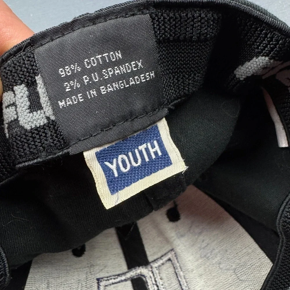 Burton Boys Youth Black Flexfit Baseball Cap Embroidered Logo Stretch Cotton Hat